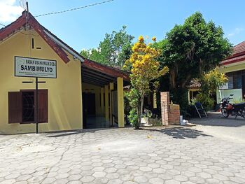 Kantor BUMDes Sambimulyo, Desa Sambirejo, Kecamatan Prambanan, Kabupaten Sleman, DI Yogyakarta.