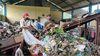 Desa Klampok, Banjarnegara terkenal sebagai desa kumuh akibat sampah yang menumpuk. Kini, citra itu itu berubah saat masyarakat menerapkan 3R dalam mengelola sampah.