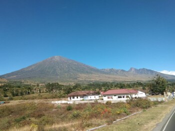 Air Kehidupan Di Kaki Gunung Rinjani