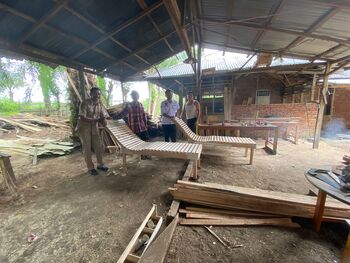 BUMDes Maju Besame ikut membantu warga desa untuk meningkatkan nilai jual  olahan kayu limbah.