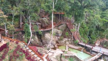 Pincuran Puti menjadi spot untuk menikmati pemandangan Gunung Kerinci. Alam yang sejuk menjadi daya tarik para wisawan di Kabupaten Solok, Sumatera Barat. 