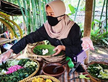 Pasar Rengrang menjadi tempat usaha warga Desa Dawuhan untuk menjajakan aneka kuliner. Menyerap tenaga kerja dan membuka peluang berbagai usaha warga. 