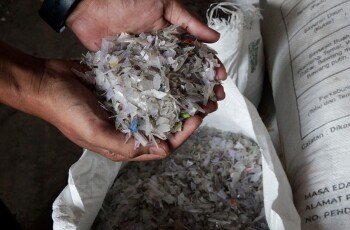 BUMDes Mandiri Sejahtera Cari Cuan Dari Sampah Plastik