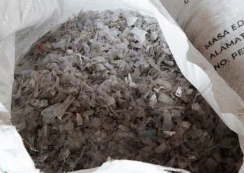 BUMDes Mandiri Sejahtera mengembangkan bisnis ke pencacahan plastik untuk mendukung unit bisnisnya. 