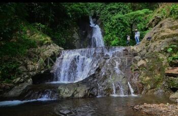 Air terjun Kalibanteng menjadi salah satu wisata yang dikelola BUMDes Utama Karya Rahtawu. 