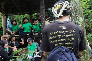 Mencicipi Kampung Adat Cirendeu: Dari Beras Singkong Hingga Egg Roll