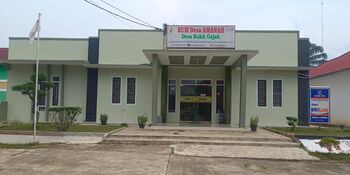 Area kantor BUMDes Amanah di Desa Bukit Gajah, Provinsi Riau. 