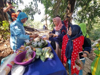 Desa Menawan: nikmat durian khas Muria, meriah tradisi, hingga jajanan tradisional