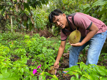 Durian menjadi komoditas kebun milik Dartono berpotensi besar menjadi produk ekspor.