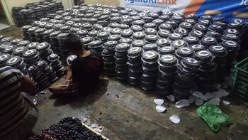 Kemasan buah anggur lokal dan telah dipasarkan hingga hotel berbintang di Bali. 