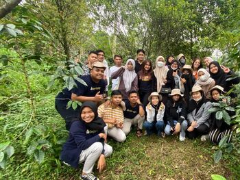 Keberadaan perkebunan kopi menjadi salah satu paket ekowisata yang dihadirkan oleh BUMDes Giri Lodji. 