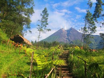 Desa Balerante persis menghadap puncak Gunung Merapi.  Menjadi area kunjungan wisata berbasis ekowisata. 