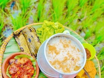 Nasi Liwet Desa Cikaso menjadi sajian kuliner khas lokal yang bisa dinikmati para pengunjung ke Desa Cikaso. 